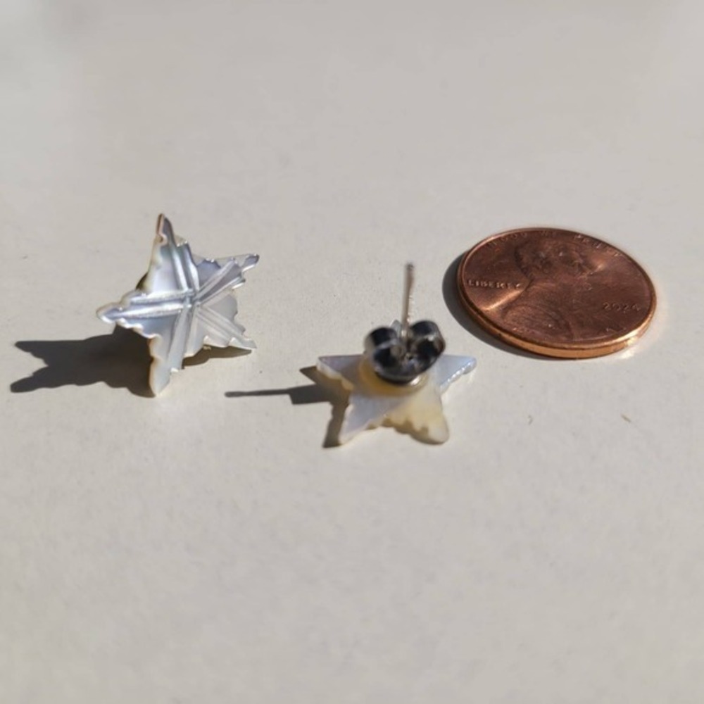 Vintage NOS Mother of Pearl Star Stud Earrings White Carved Shell - Picture 3 of 4